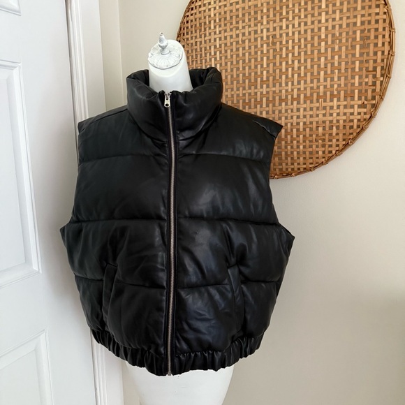Abercrombie Womens Vegan Leather Puffer Vest Black Ultra Collection Size XL - Picture 4 of 11